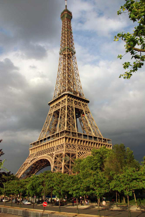 Символ Парижа - Башня инженера Эйфеля