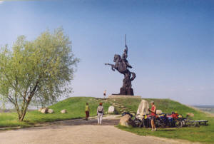 Памятник красным казакам на берегу Хопра